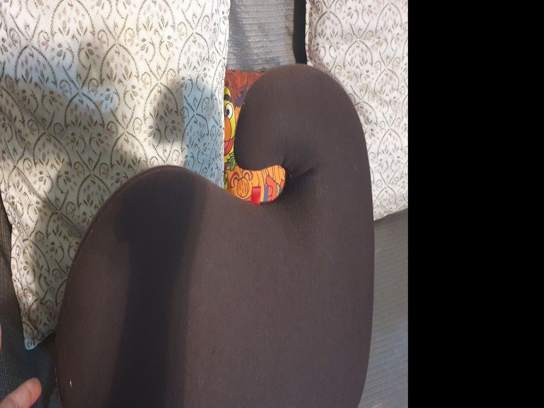 Leaman Child car seat booster (Category: Body Parts and Accessories) located in Marikina City. Submitted by KanamiFinds (Listing ID 1383535271, Image 2). Description: seat cover is washable in good condition.