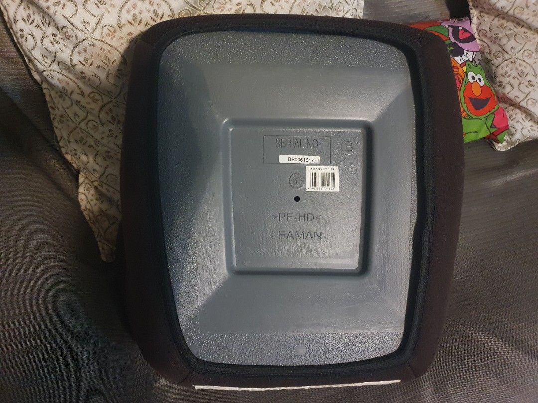 Leaman Child car seat booster (Category: Body Parts and Accessories) located in Marikina City. Submitted by KanamiFinds (Listing ID 1383535271, Image 3). Description: seat cover is washable in good condition.