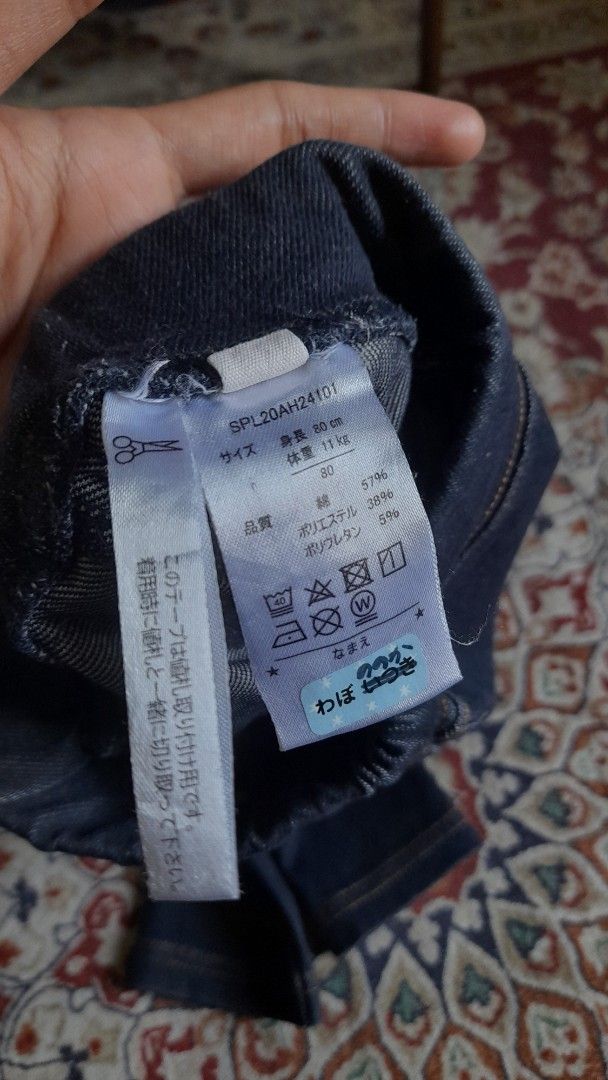 LEGGING ANAK UNISEX (Kategori: Baju Bayi) berada di Tebo. Dikirim oleh nunazzzz (ID iklan 1383555170, Gambar 1). Deskripsi: Legging anak hitam (6-12 bln) tag 80 Minus benang ketarik Bolong kecil yg sudah dijahit Warna pekat, karet kuat 1 kantong belakang aktif Lp 20/40 Pj 44.