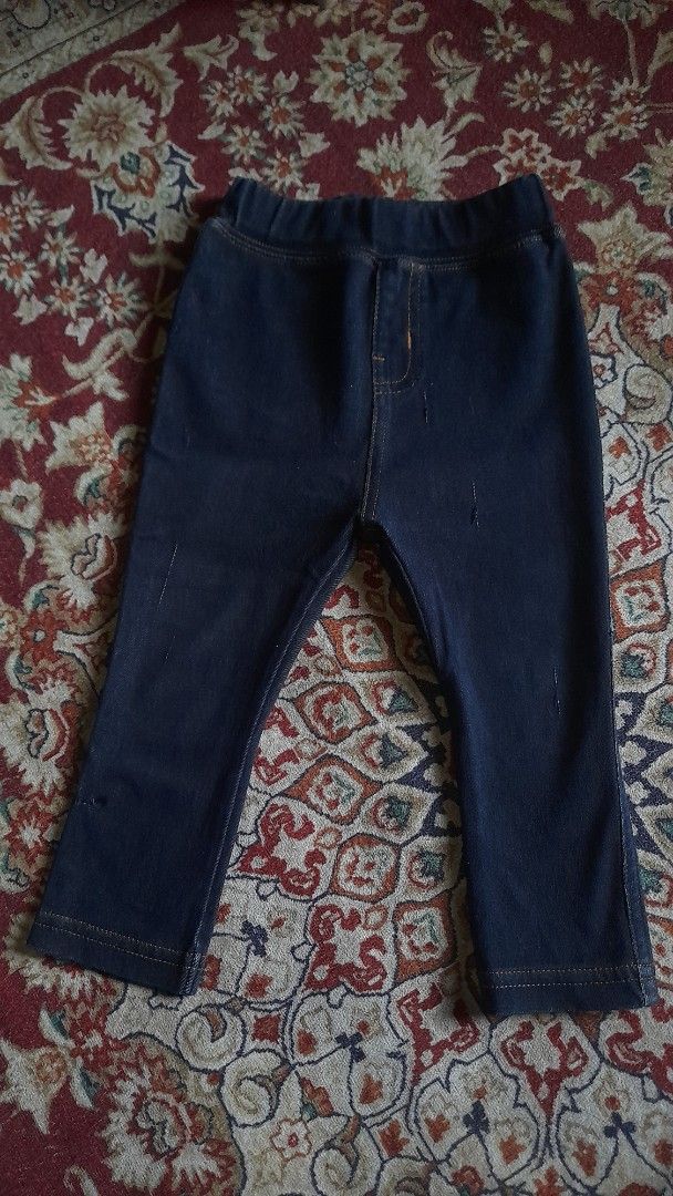 LEGGING ANAK UNISEX (Kategori: Baju Bayi) berada di Tebo. Dikirim oleh nunazzzz (ID iklan 1383555170, Gambar 2). Deskripsi: Legging anak hitam (6-12 bln) tag 80 Minus benang ketarik Bolong kecil yg sudah dijahit Warna pekat, karet kuat 1 kantong belakang aktif Lp 20/40 Pj 44.