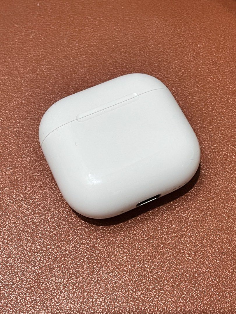 Lightly Used Apple Airpods 4 - unit only (Category: Earphones) located in Quezon City. Submitted by chocobananamarss (Listing ID 1383571231, Image 1). Description: Selling lightly used Apple AirPods Pro (4th Gen) – left & right earbuds + charging case (no box) 🎧 Active Noise Cancellation (ANC) 🧼 Clean and sanitized Still in excellent working condition. Shipping available (buyer’s expense). Feel free to message for more info or close-up photos! 