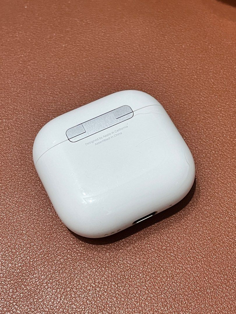 Lightly Used Apple Airpods 4 - unit only (Category: Earphones) located in Quezon City. Submitted by chocobananamarss (Listing ID 1383571231, Image 2). Description: Selling lightly used Apple AirPods Pro (4th Gen) – left & right earbuds + charging case (no box) 🎧 Active Noise Cancellation (ANC) 🧼 Clean and sanitized Still in excellent working condition. Shipping available (buyer’s expense). Feel free to message for more info or close-up photos! 