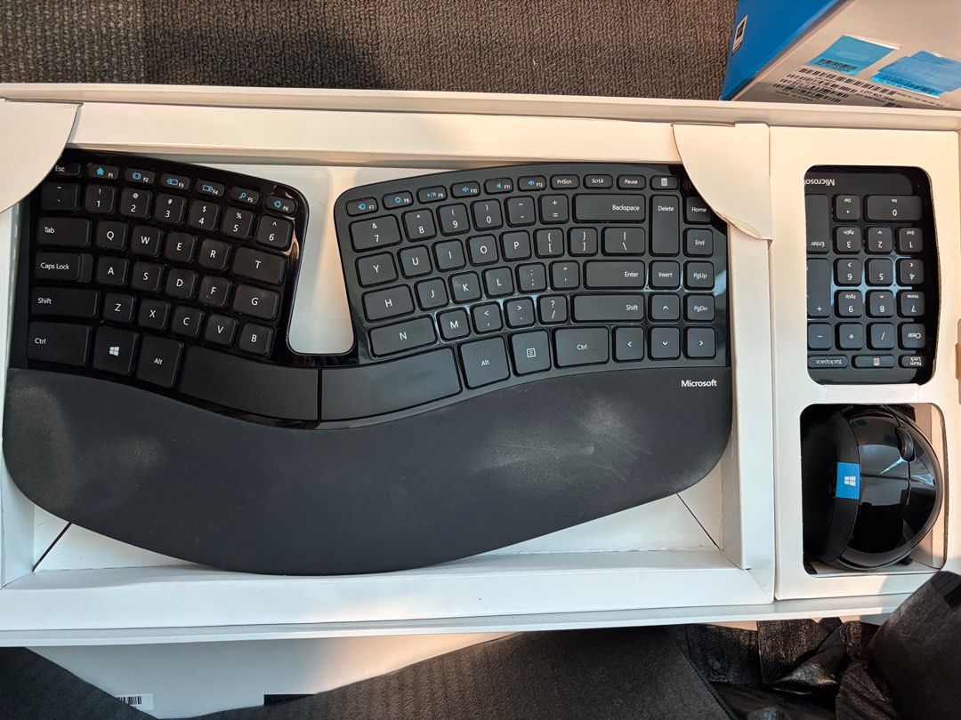 Microsoft Sculpt Ergonomic Desktop Keyboard and Mouse Set63205311300097111