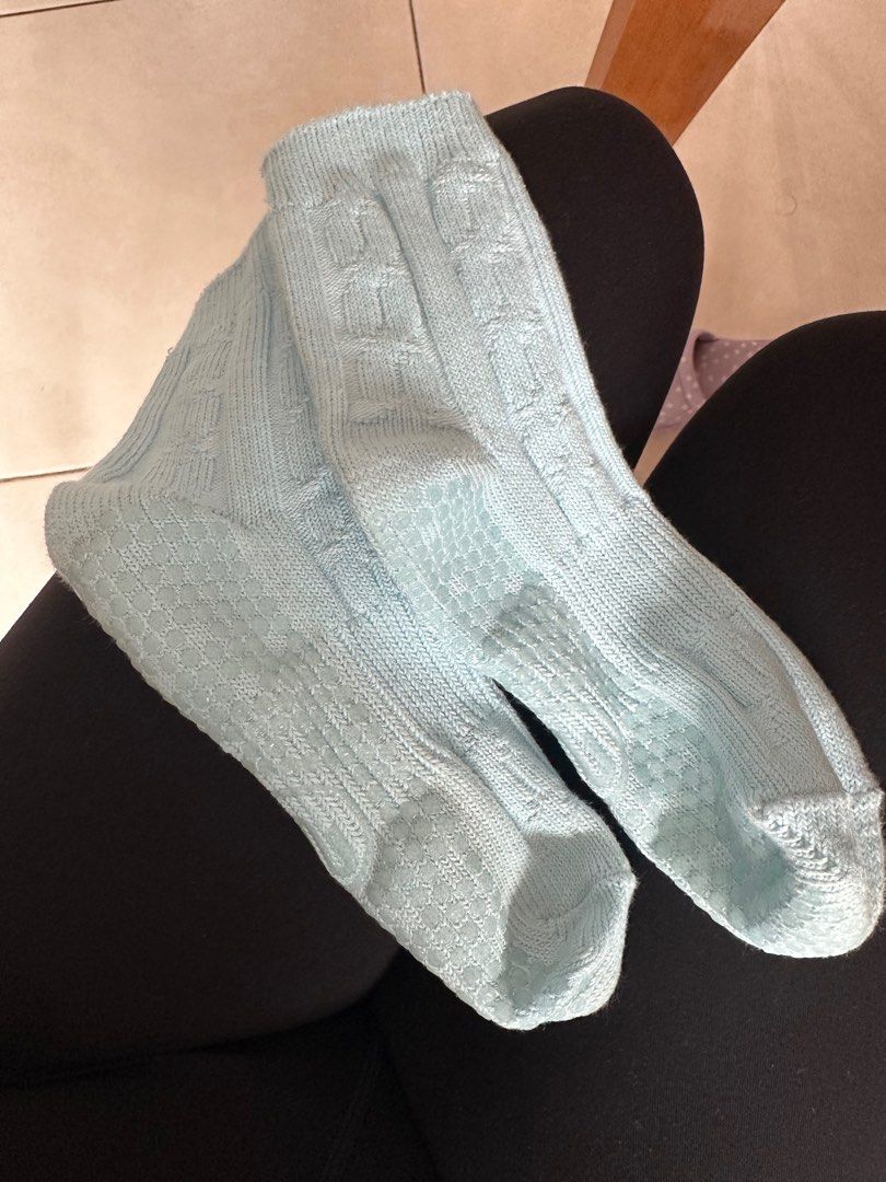 Move Active Pilates Grip Socks Small (Used Once) (Category: Socks & Tights) located in Cebu City. Submitted by katepatt (Listing ID 1383476190, Image 2). Description: .
