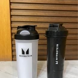 由 drunkenduncan (刊登 ID 1383645936，圖片 3) 提交，位於 台南市 (Tainan) 的 Myprotein 窈窕搖搖杯（黑） (類別：水杯、水壺)，說明：【Myprotein 窈窕搖搖杯（右）】$200 Smartshake Slim Shaker 400ml （黑） 附壓扣式過濾器，打造滑順奶昔。