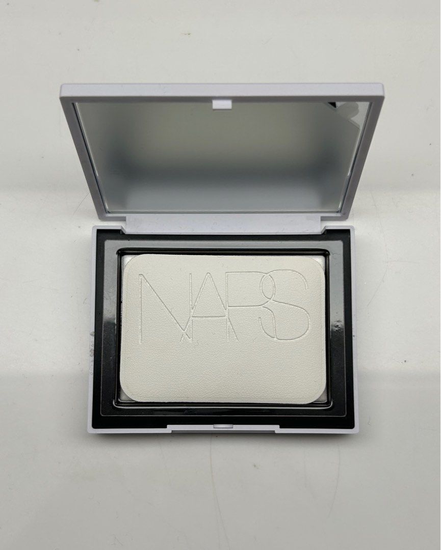 由 nuni5 (刊登 ID 1383502113，圖片 2) 提交，位於 台北市 (Taipei) 的 NARS蝴蝶限定版 小白餅 (類別：化妝品)，說明：。