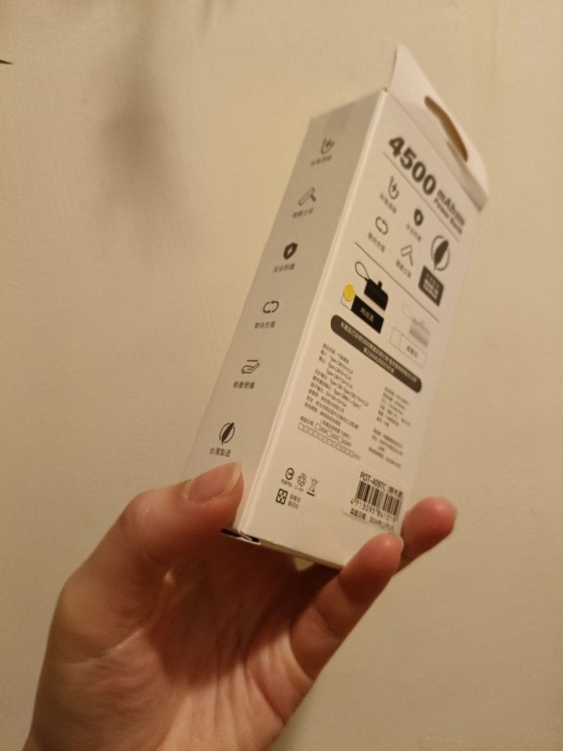 由 linglinglilili (刊登 ID 1383637992，圖片 3) 提交，位於 桃園市 (Taoyuan) 的 全新niconico行動電源黑色的 (類別：電池及充電器)，說明：原價599 屈臣氏買的 後來發現用不到故售 黑的喔！ 可以用ㄙㄢ 十 ㄅㄚ 元配送方案 私訊我喔！。