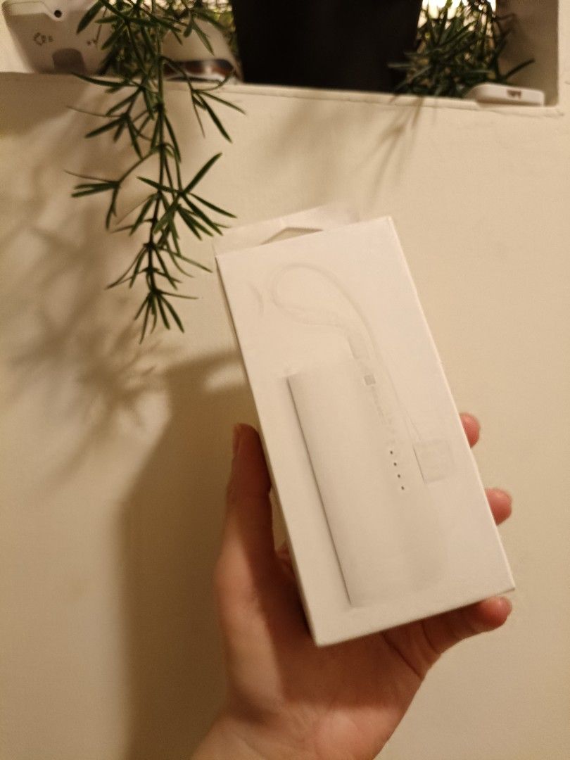 由 linglinglilili (刊登 ID 1383637992，圖片 1) 提交，位於 桃園市 (Taoyuan) 的 全新niconico行動電源黑色的 (類別：電池及充電器)，說明：原價599 屈臣氏買的 後來發現用不到故售 黑的喔！ 可以用ㄙㄢ 十 ㄅㄚ 元配送方案 私訊我喔！。