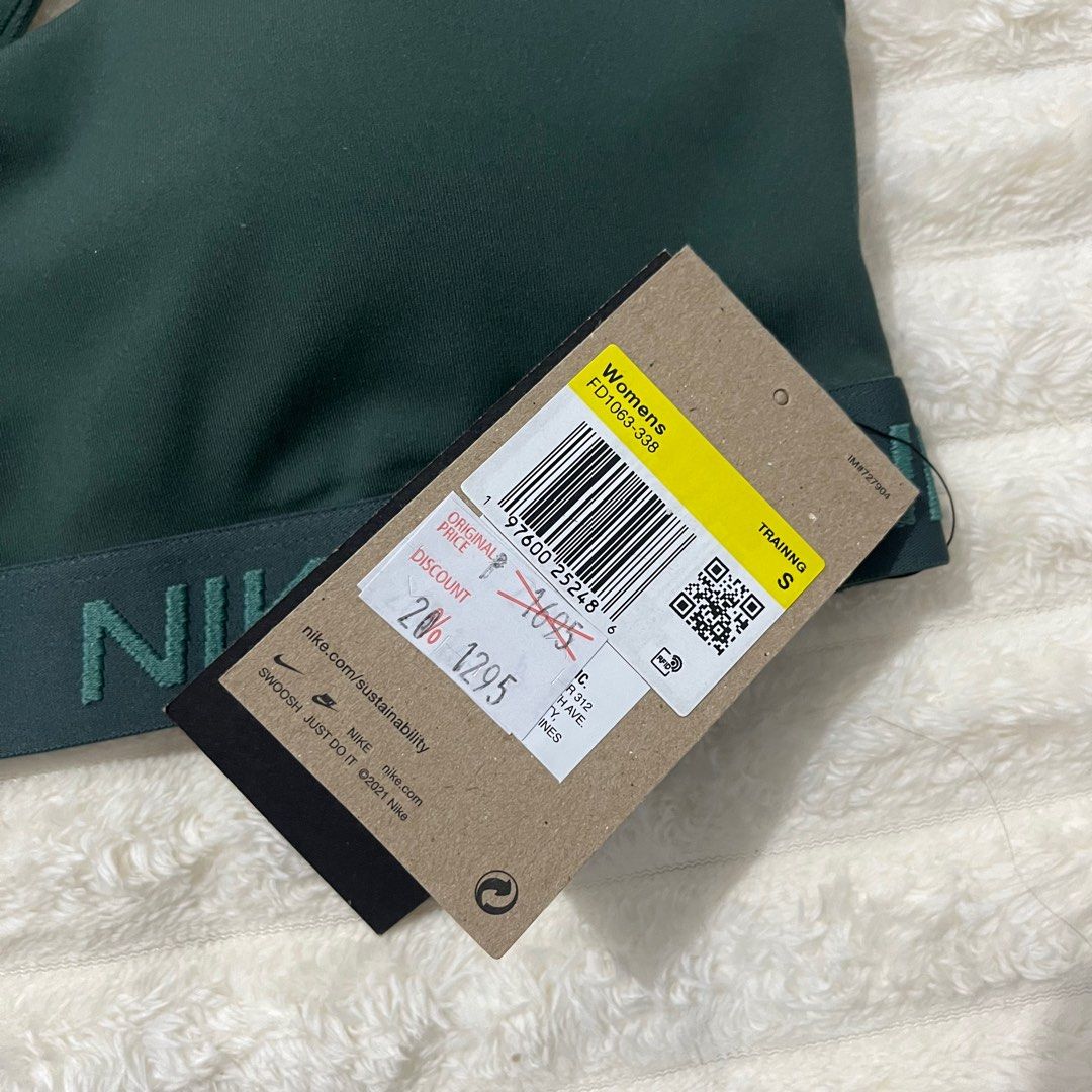 Nike Green Sports Bra Small (Category: Activewear) located in Cabanatuan. Submitted by yusitems (Listing ID 1383611208, Image 2). Description: Bought this on sale ‼️ Rfs: doesn’t fit me 📦 Shipping via J&T starts at ₱54.