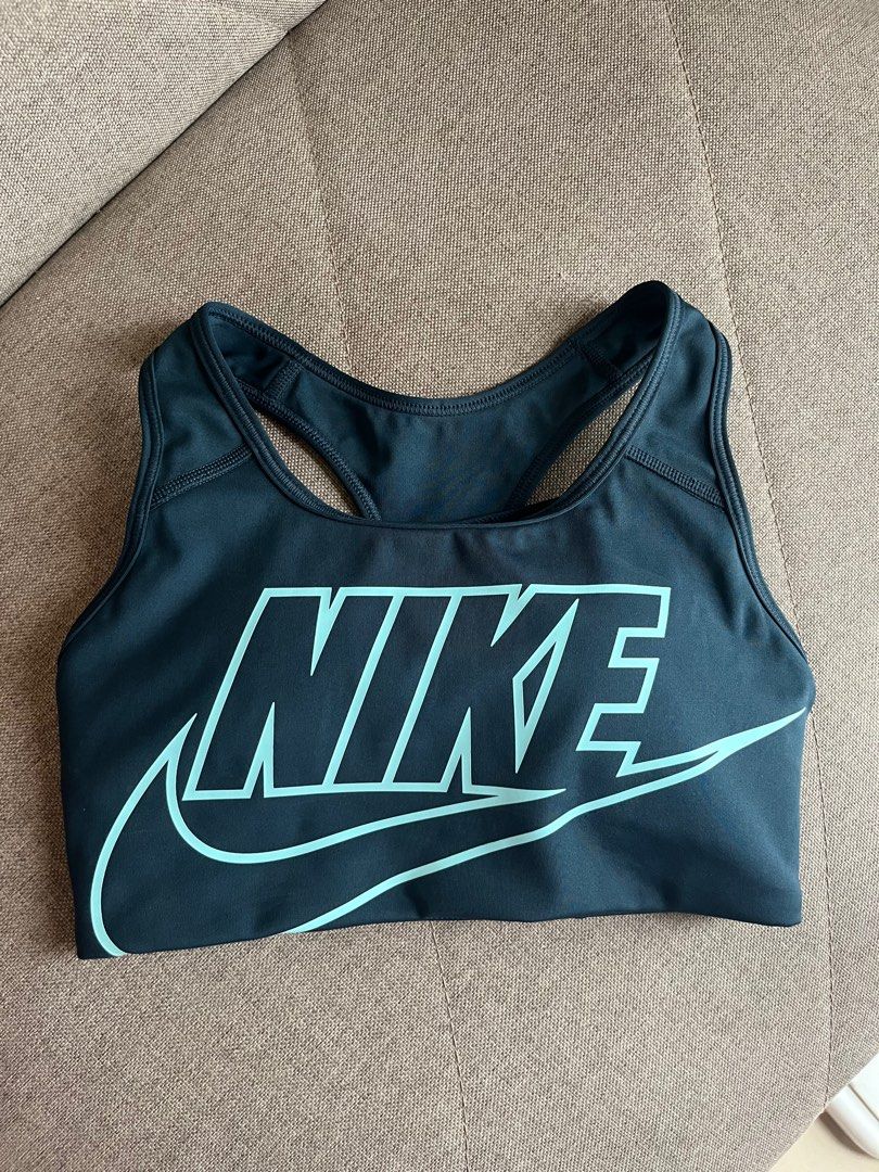 Nike sports bra navy size S (Category: Activewear) located in Las Pinas. Submitted by _abbeylieve (Listing ID 1383570116, Image 1). Description: Size M on tag Fits XS-S frames (85 cm chest) RFS: too small for me.