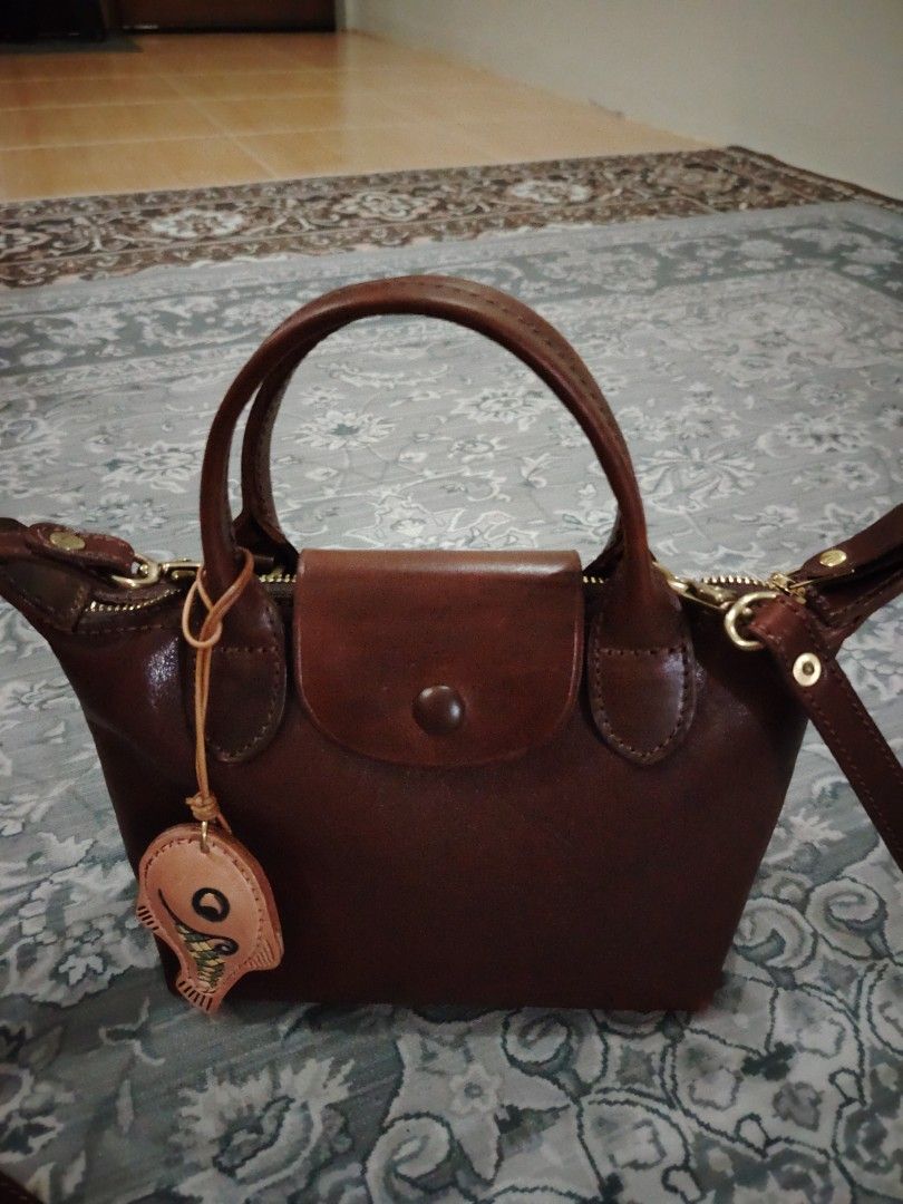 Original leather (Category: Cross-body Bags) located in Kuala Lumpur. Submitted by jepunryu63149 (Listing ID 1383618728, Image 2). Description: .