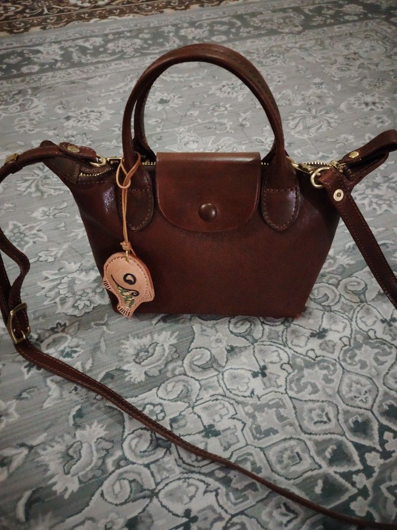 Original leather (Category: Cross-body Bags) located in Kuala Lumpur. Submitted by jepunryu63149 (Listing ID 1383618728, Image 3). Description: .