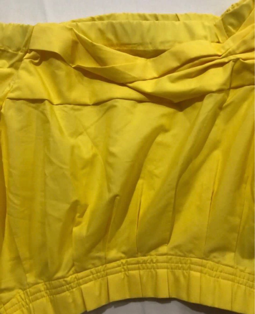 Original zara top (Category: Blouses) located in Mandaluyong City. Submitted by bmorig (Listing ID 1383613139, Image 3). Description: free shipping.