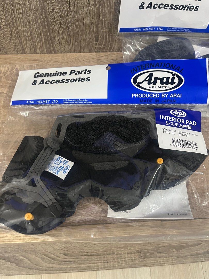 Padding full set Arai vz ram (Category: Announcements) located in Seri Kembangan. Submitted by rr144 (Listing ID 1383657274, Image 2). Description: Padding fullset original japan arai vz ram saizing M Top Padding pipi Strap chin.