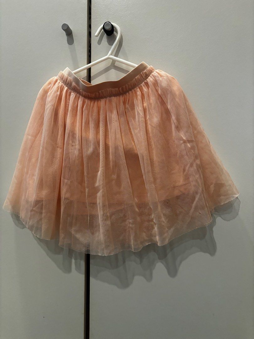 PEACH PINK TUTU SKIRT KIDS UNIQLO (Category: Babies & Kids Fashion) located in Shah Alam. Submitted by nurulazzapreloved (Listing ID 1383570202, Image 1). Description: Fits 4-6 years old. Have some minor defects on the tutu .