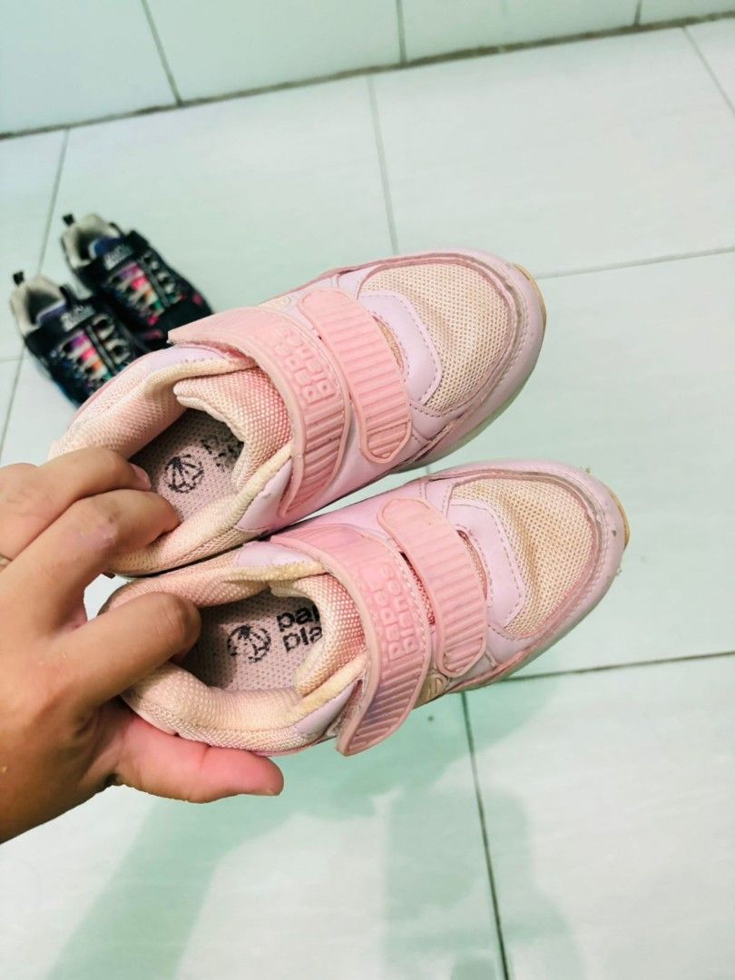 Preloved sepatu anak perempuan (Kategori: Orang Tua, Bayi & Anak - Lainnya) berada di Jakarta Pusat. Dikirim oleh mdj_preloved (ID iklan 1383612429, Gambar 1). Deskripsi: sepatu anak perempuan ori brand insole 16cm. barang akan dikirim dalam keadaan bersih.