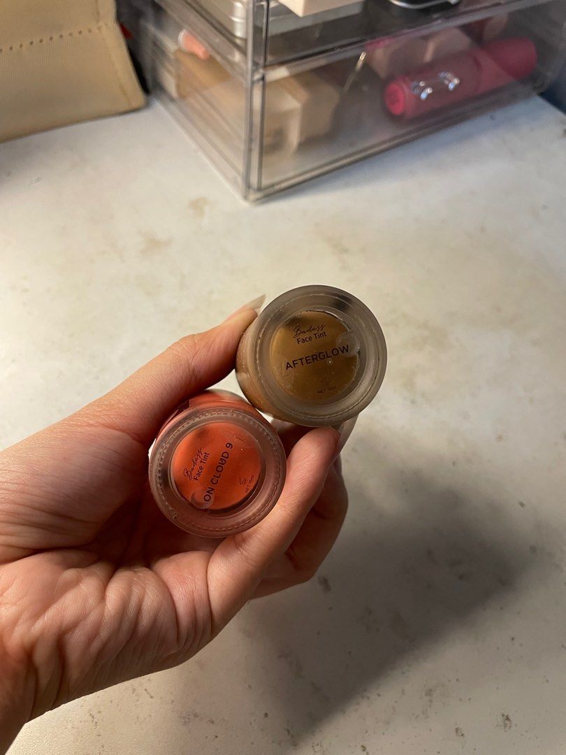 RSG blush and contour/bronzer (Category: Makeup) located in Manila. Submitted by kd.preloved (Listing ID 1383638896, Image 2). Description: 150 each, 200 both used once for content .