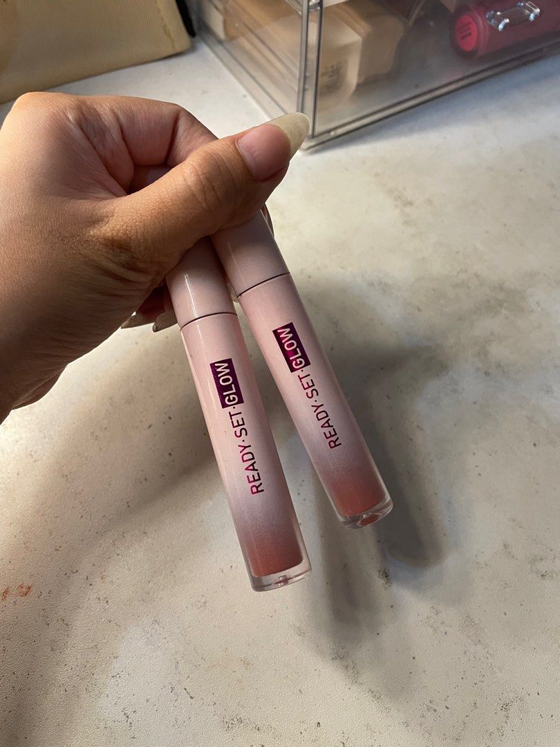 RSG lip soufflé (Category: Makeup) located in Manila. Submitted by kd.preloved (Listing ID 1383639894, Image 1). Description: 99 each, 160 both used once for content.
