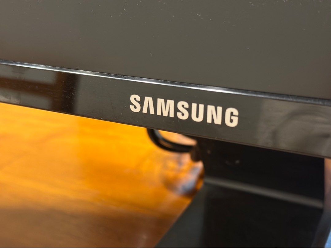 由 jj1012jj (刊登 ID 1383564300，圖片 2) 提交，位於 台北市 (Taipei) 的 SAMSUNG 三星 4K 螢幕28” 顯示器 (類別：LCD 螢幕)，說明：。
