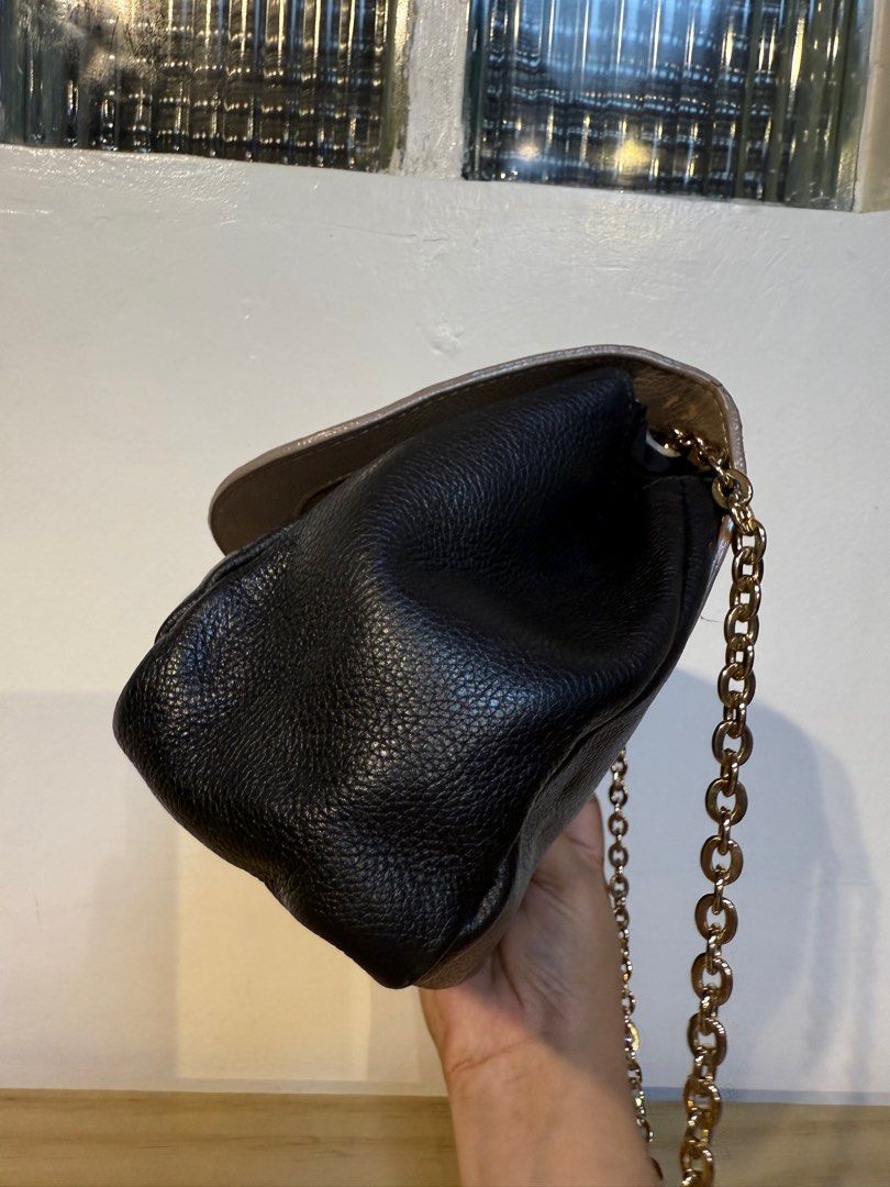 See by Chloe Leather Crossbody Bag (Category: Luxury Bags & Wallets) located in Pasig City. Submitted by armoire_deluxe (Listing ID 1383539098, Image 3). Description: Pre💕 item. In good condition..