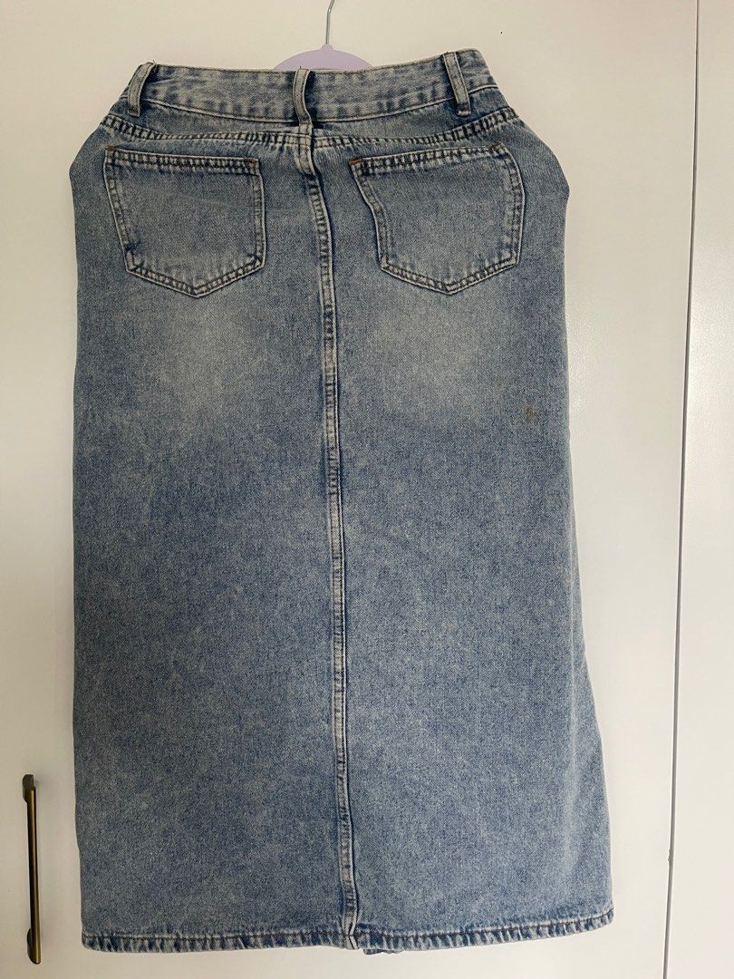 Shein denim skirt (Category: Skirts) located in Marikina City. Submitted by love_basic (Listing ID 1383512383, Image 2). Description: .
