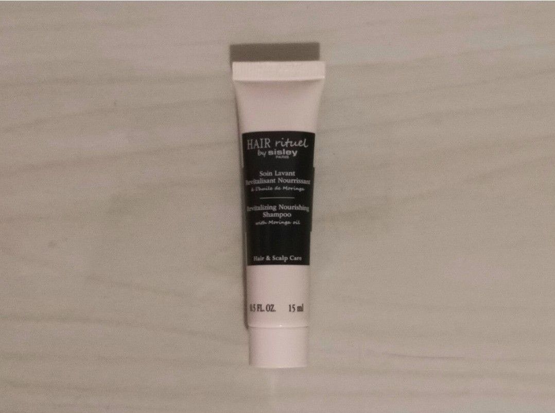 由 ha0293763 (刊登 ID 1383494769，圖片 1) 提交，位於 台北市 (Taipei) 的 Sisley 賦活重升水潤洗髮精 15ml (類別：美髮清潔與護理)，說明：Sisley 賦活重升水潤洗髮精 15ml 2027.07.12 *1 💰220 #多帶皆可議價 麻煩私訊唷 🙌 #想要清出空間 所以不換物謝謝 #限旋轉下單。