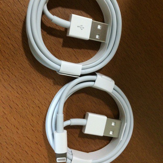 由 jamessyen (刊登 ID 1383609879，圖片 1) 提交，位於 桃園市 (Taoyuan) 的 2*iPhone 原廠充電線 usb 傳輸線 original apple cable charger cord (類別：充電器及電線)，說明：賣 貨 便 https://reurl.cc/vQRz7o。