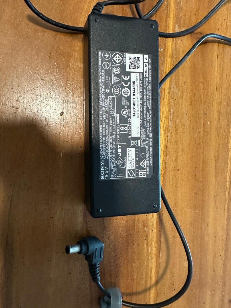 Sony AC Adapter 19.5V