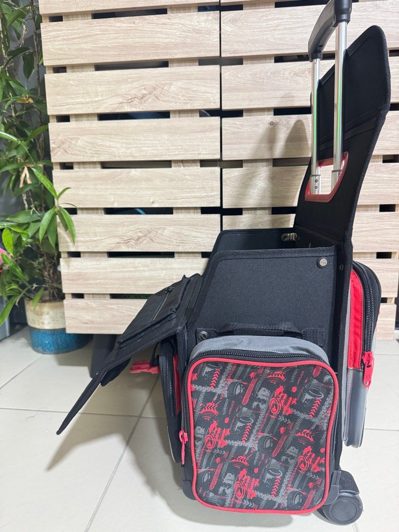 Sparky trolley bag (Category: Strollers) located in Manila. Submitted by maricar113 (Listing ID 1383534966, Image 3). Description: Selling this school bag, good for your preschooler or primary graders. Used by my son for less than a year only. Definitely like new. RFS: bought a bigger sparky trolley bag .