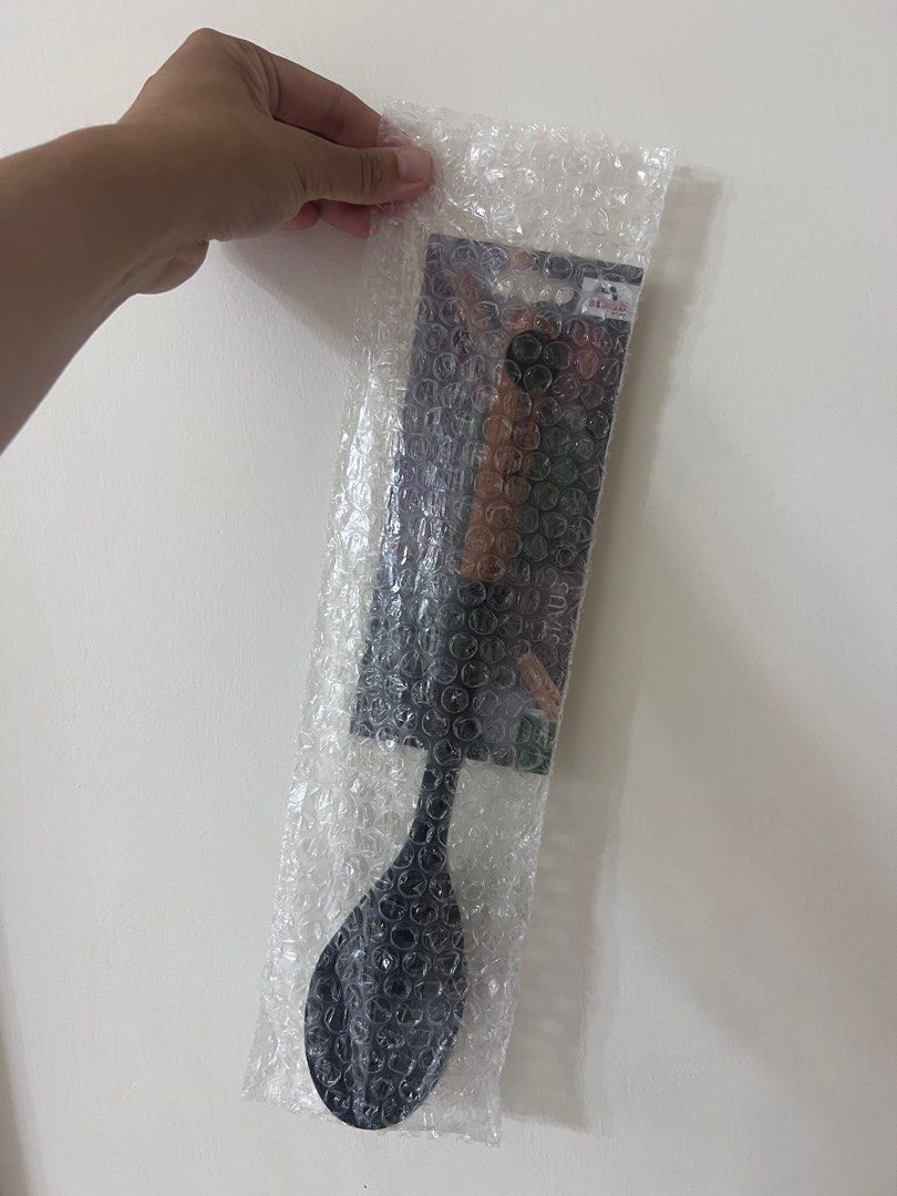 由 hihidearalice (刊登 ID 1383651980，圖片 2) 提交，位於 台北市 (Taipei) 的 Staub 矽膠分菜匙 (類別：炊具及配件)，說明：全聯集點換購。