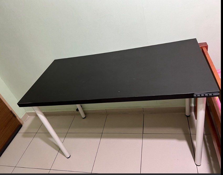 Study Table (Category: Tables & Sets) located in Singapore. Submitted by may_pho (Listing ID 1383574740, Image 1). Description: Self pick up at Blk 633 CCK North 6 .