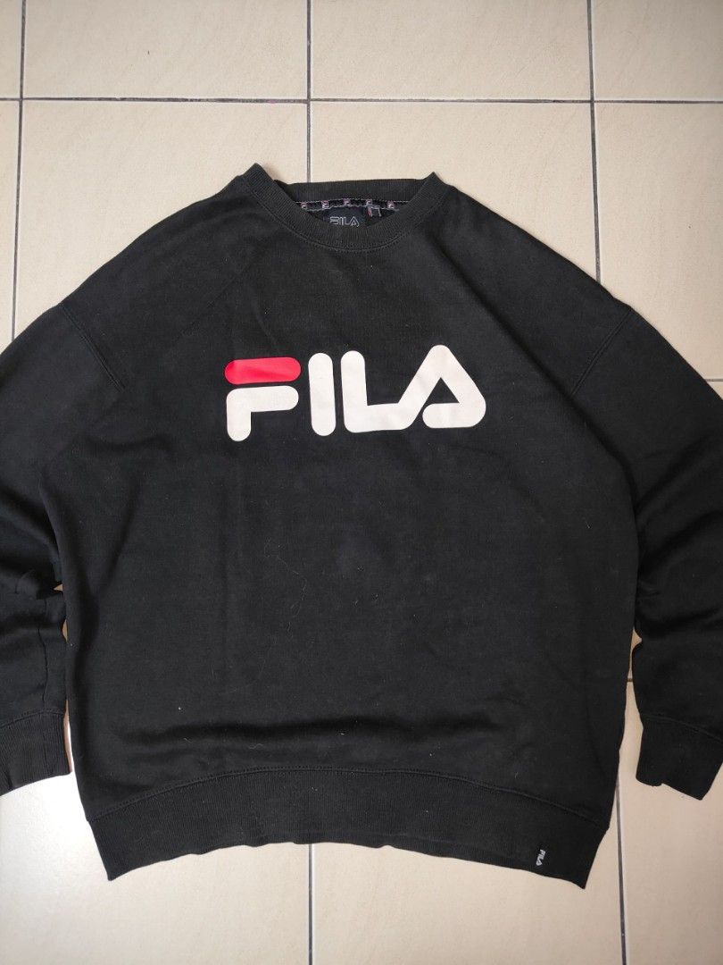 SWEATSHIRT FILA (Category: Activewear) located in Petaling Jaya. Submitted by hadif_iman (Listing ID 1383601306, Image 1). Description: SWEATSHIRT FILA Pit -24 Labuh -26 Condition 9.5/10.