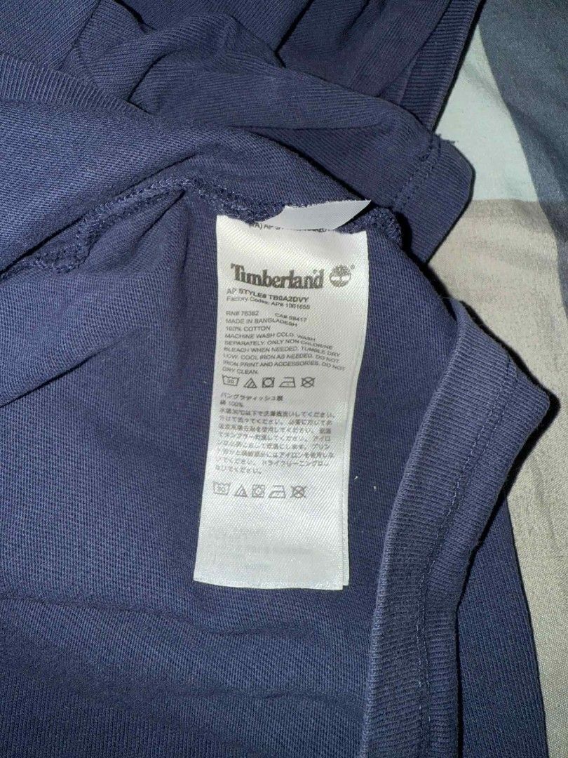 由 nnnnnyow (刊登 ID 1383608499，圖片 1) 提交，位於 新竹縣 (Hsinchu County) 的 TIMBERLAND (類別：T恤、Polo衫)，說明：Timberland - Regular fit (Medium) Body length - 72 Shoulder - 48 Chest - 112 Sleeve length - 48。
