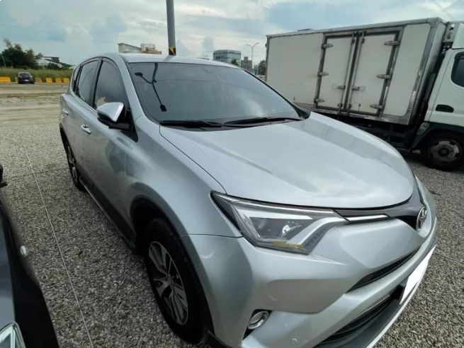 由 ayume52370019 (刊登 ID 1383532095，圖片 2) 提交，位於 台北市 (Taipei) 的 家庭代步首選！Toyota RAV4 銀色 ｜車況透明＋第三方認證✅ 實車實價✅20萬開回家 (類別：汽車出售)，說明：🚗【限量釋出｜高CP值中古車】 看車不靠運氣，這裡給你真正安心的選擇👇 ⸻ 🔍 車輛資訊 🎨 顏色：銀色 🔧 排氣量：2.5L 🗓️ 出廠年份：2017 📍 行駛里程：8.5萬公里 胎壓偵測 循跡系統 防盜系統 安全氣囊 中控鎖 ABS防鎖死 定速系統 多功能方向盤 衛星導航 恆溫空調 倒車雷達 倒車顯影系統 電動天窗 ⸻ 💯 品質保證三重安心 👍 全台最大中古車源頭商 👍 車況與檢驗報告不符 ➜ 可退車、全額退款 👍 第三方認證、公里數公開透明 ⸻ 🎀 為什麼推薦來這裡賞車？ ✔ 無事故、無泡水、無贓車 ✔ 所有車輛都有詳細檢定報告 ✔ 貸款、分期、舊車換新皆可協助 ✔ 全台北中南皆有據點，看車地點可配合 🧸 因車況透明、