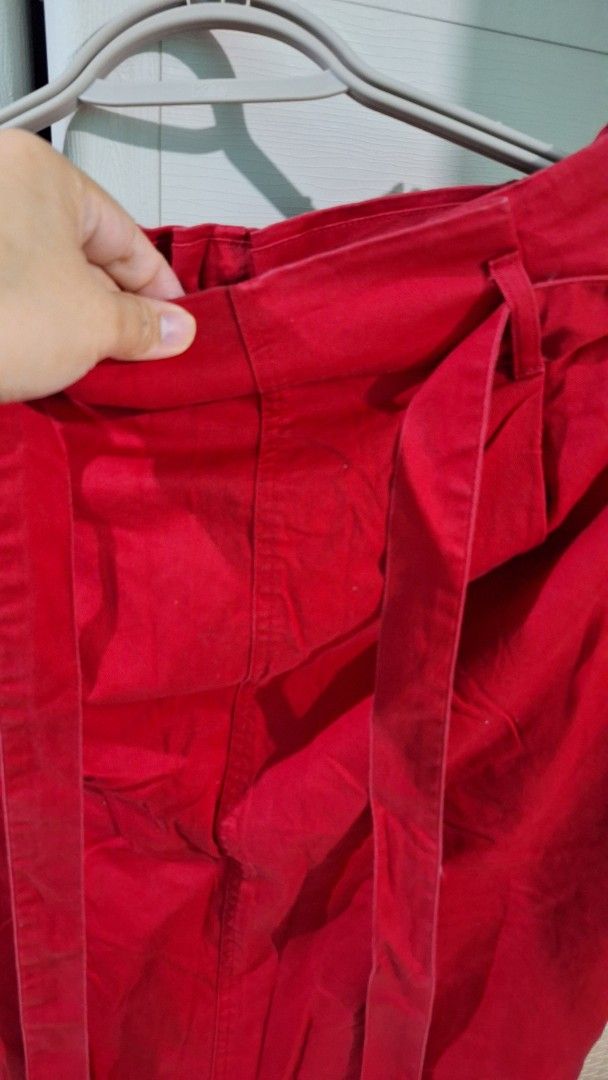 Uniqlo Belted Skirt (large( (Category: Skirts) located in Mandaluyong City. Submitted by adeonlyme (Listing ID 1383577575, Image 2). Description: last price.