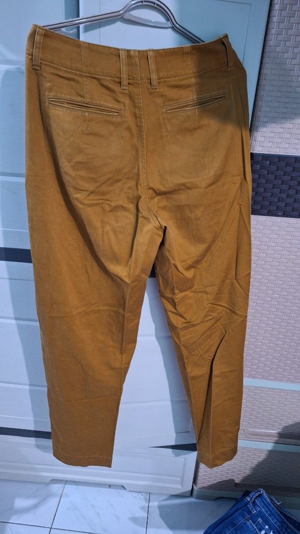 Uniqlo Wide pants (Category: Jeans) located in Mandaluyong City. Submitted by adeonlyme (Listing ID 1383577391, Image 2). Description: .