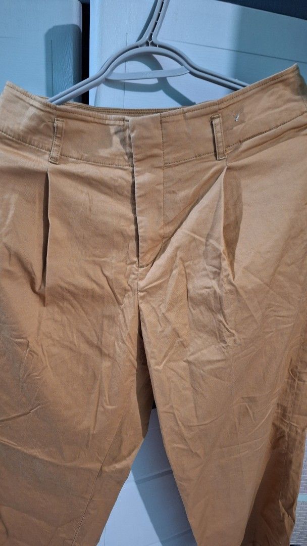 Uniqlo Womens Pants (Category: Jeans) located in Mandaluyong City. Submitted by adeonlyme (Listing ID 1383575956, Image 2). Description: .