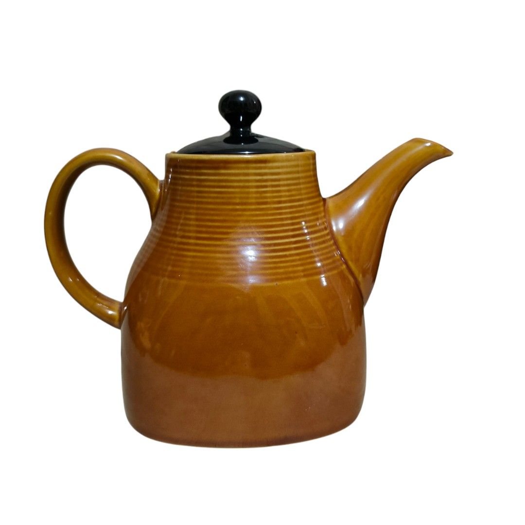 VINTAGE CANTERBURY BIG CERAMIC TEAPOT (Category: Coffee & Tea Tableware) located in Baao. Submitted by all.things.japan (Listing ID 1383648009, Image 2). Description: VINTAGE CANTERBURY BIG CERAMIC TEAPOT ✅ Like New ✅ Large Capacity ✅ Collectible item ✅ Vintage Brand: a. dép. e Dimensions (in inches): 7.0 (H) x 5.5 (W) P580.00 each Add SF Comment Mine or DM for order MOP: GCash/LBP/Maya Please note that colors may vary due to lighting condition a