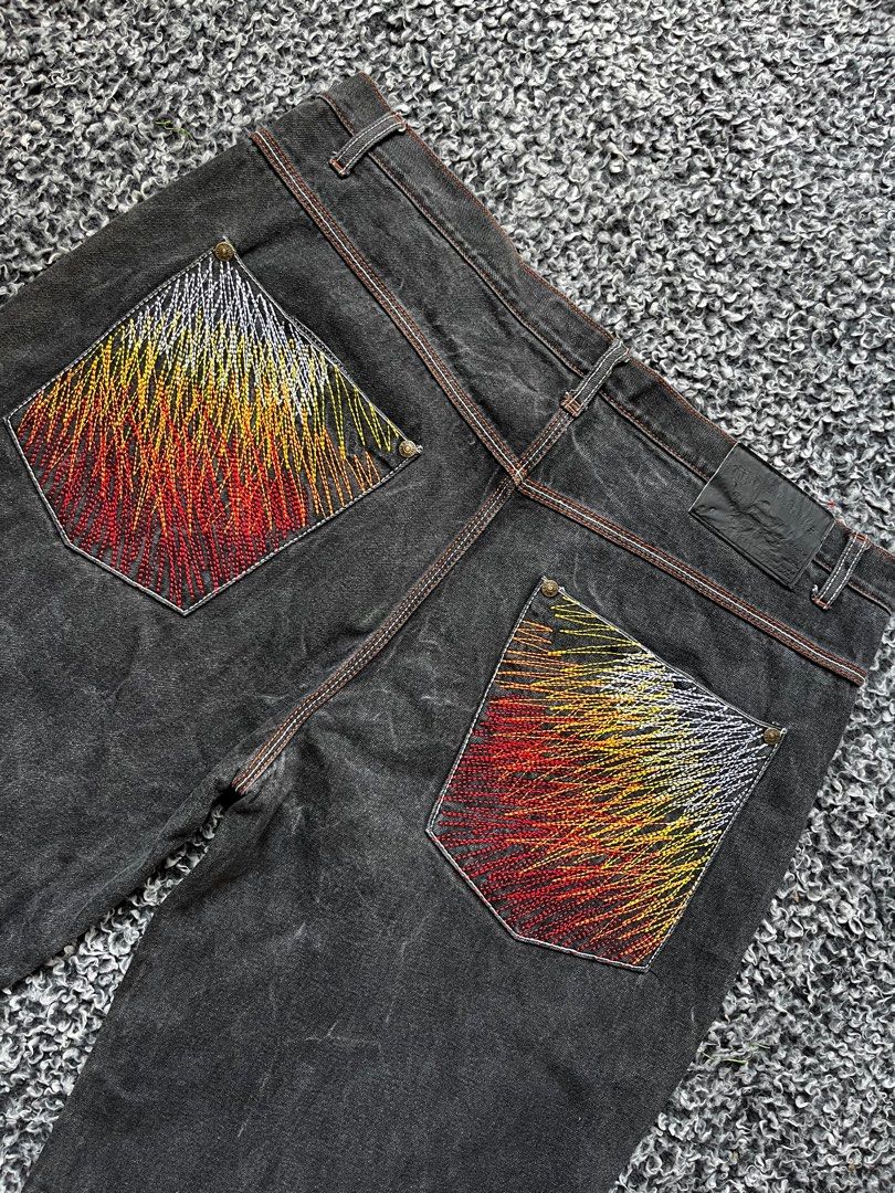 Vintage Fire Elements Y2K Shorts | Size 40 (Category: Shorts) located in General Trias. Submitted by zrchustle.604 (Listing ID 1383620969, Image 2). Description: no issue.