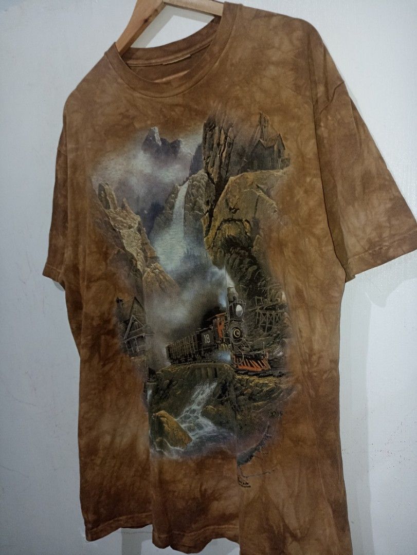 Vintage the mountain Train tee shirt 1999 (Category: Tshirts & Polo Shirts ) located in Alaminos. Submitted by aefalvarez (Listing ID 1383661748, Image 2). Description: dimes/size already included in the pictures.