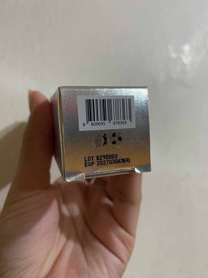 VT Cosmetics Reedle Shot 100 Essence (50ml) (Category: Face Care) located in Las Pinas. Submitted by stashbyc (Listing ID 1383617499, Image 2). Description: EXP: 03/06/2027 MOP: GCash MOD: J&t/lalamove/grab ❗️No to joy reserver. 1 day reservation only. .