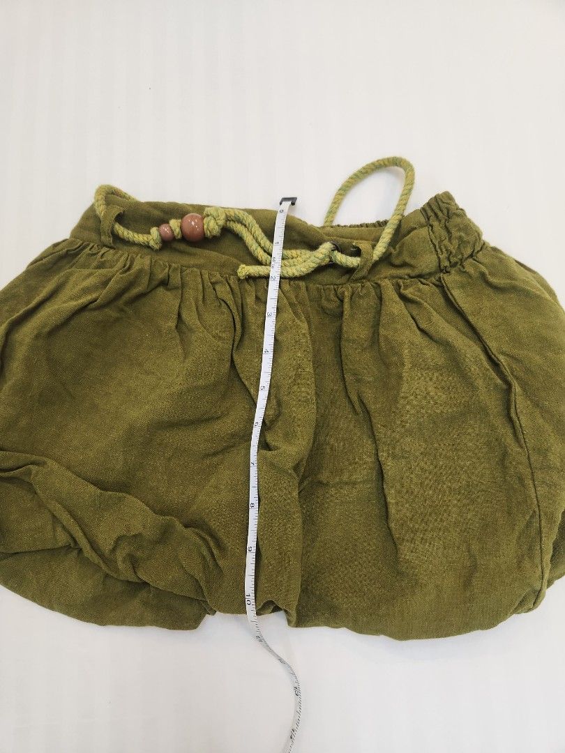 Zara linen balloon skirt (Category: Babies & Kids Fashion) located in San Juan City. Submitted by rdlr5050 (Listing ID 1383634353, Image 1). Description: worn 2x and just sitting in the closet until it was outgrown. super cute!.