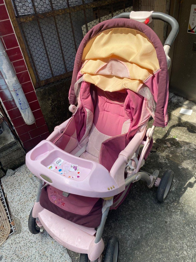 由 pascal100 (刊登 ID 1378344602，圖片 2) 提交，位於 台南市 (Tainan) 的 奇哥豪華嬰兒推車嬰兒車 底下超大置物空間。便宜隨便賣 (類別：嬰兒車)，說明：奇哥豪華嬰兒推車嬰兒車 底下超大置物空間 有明顯使用痕跡，如圖 已無法折疊 便宜隨便賣 台南北區面交。