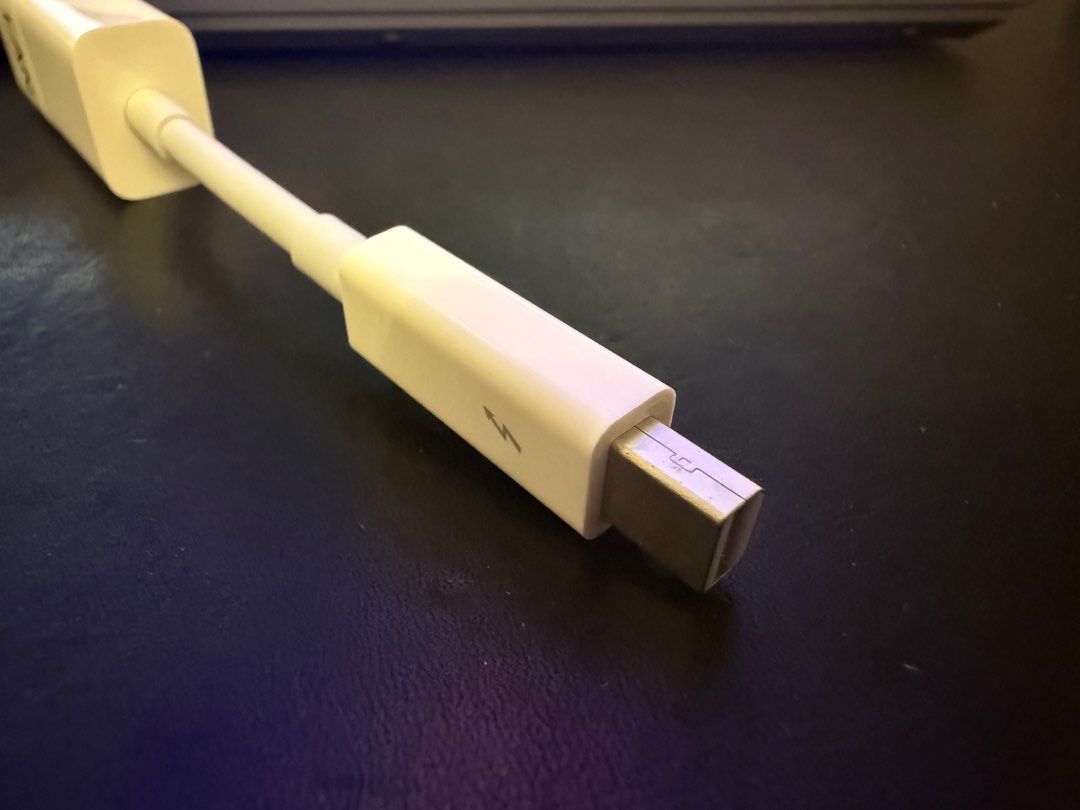 Apple Thunderbolt to LAN Ethernet Adapter (Category: Cables & Adaptors) located in Singapore. Submitted by garage168 (Listing ID 1378482681, Image 3). Description: .