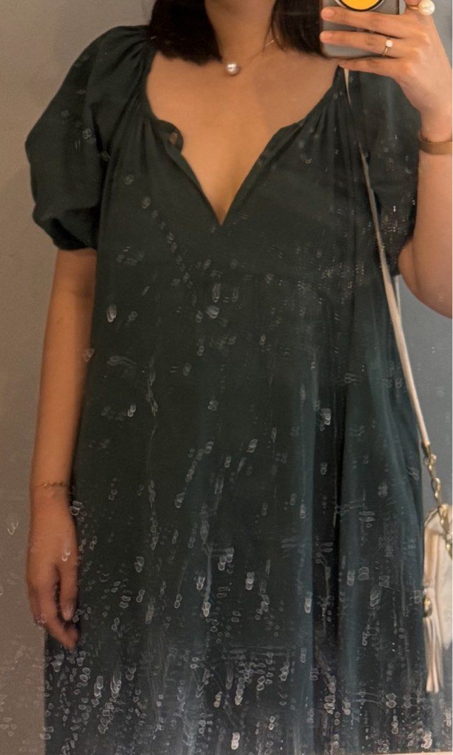 Army green (Category: Dresses) located in Quezon City. Submitted by leafymix (Listing ID 1378429779, Image 2). Description: Used once Bought from Tiktok worth 580php Size up to XXL Cotton/Linen fabric.