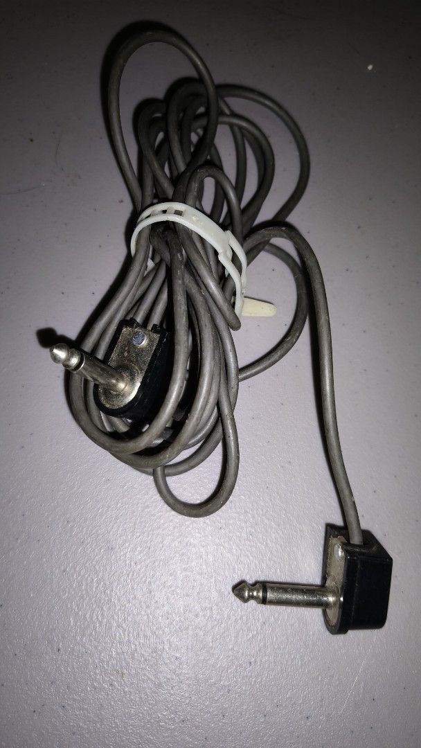 Audio Cable (Category: Other Audio Equipment) located in Las Pinas. Submitted by mayfleurdelisvaso (Listing ID 1378495686, Image 2). Description: .