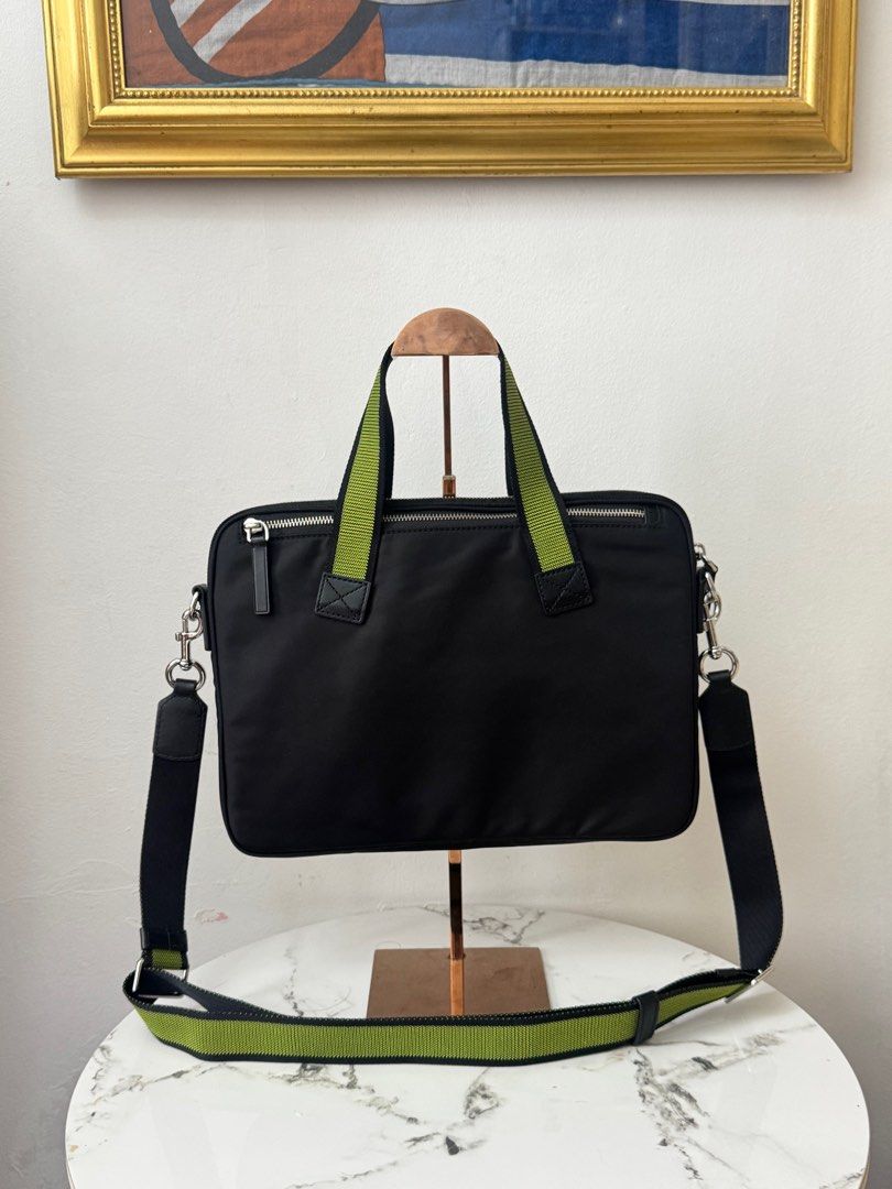 Authentic marc jacob laptop bag (Category: Luxury Bags & Wallets) located in Rizal. Submitted by houseofbell (Listing ID 1378361257, Image 3). Description: Excellent condition Likenew Nylon material Fit 13 inches macbook laptop.