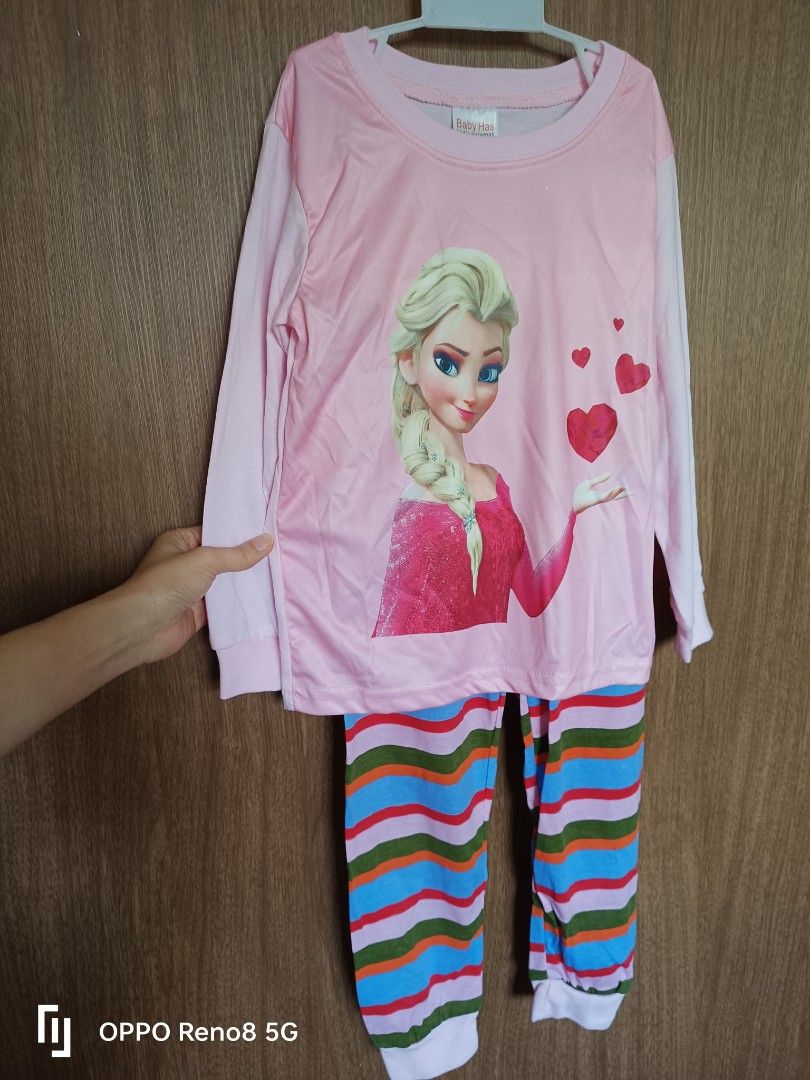 Baby Has Elsa Pajamas - Size 110cm (Category: Babies & Kids Fashion) located in Singapore. Submitted by erisoung (Listing ID 1378435967, Image 1). Description: - Adorable kids pajamas set. - Features Elsa from Frozen. - Pink top with Elsa graphic. - Striped pants. - Made of 95% cotton. - Perfect for your kids! -size110(5y).