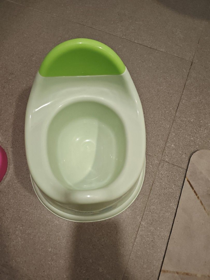 Baby Love Potty Training Seat (Category: Toilet Training) located in Singapore. Submitted by browniejelly (Listing ID 1378362397, Image 2). Description: - Baby Love potty training seat. - Features a green splash guard. - Comfortable design for toddlers. - Cleaned and ready for use. - Perfect for potty training..