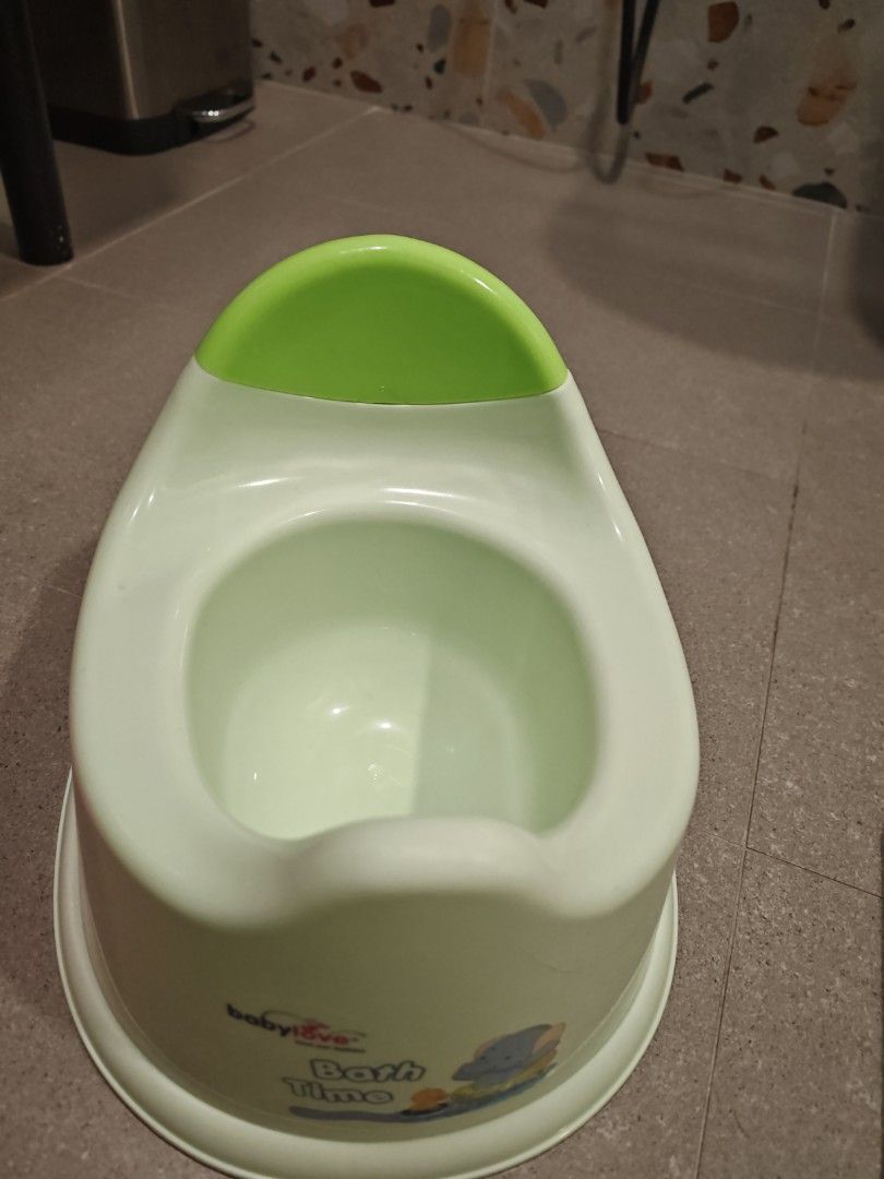 Baby Love Potty Training Seat (Category: Toilet Training) located in Singapore. Submitted by browniejelly (Listing ID 1378362397, Image 1). Description: - Baby Love potty training seat. - Features a green splash guard. - Comfortable design for toddlers. - Cleaned and ready for use. - Perfect for potty training..